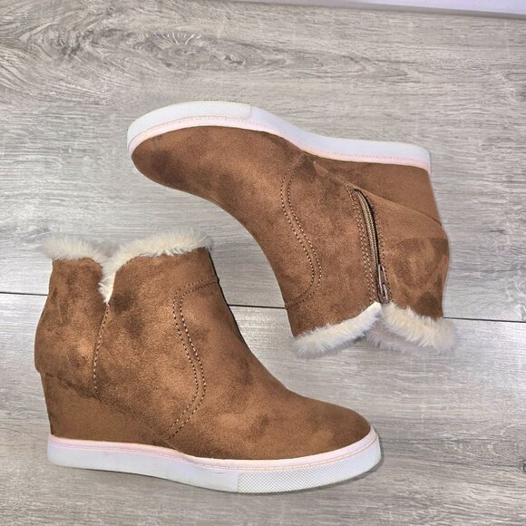 Womens Ankle Booties Sz 8.5 M Faux Suede Faux Fur Trim Wedge Heel Brown Tan - Picture 4 of 9